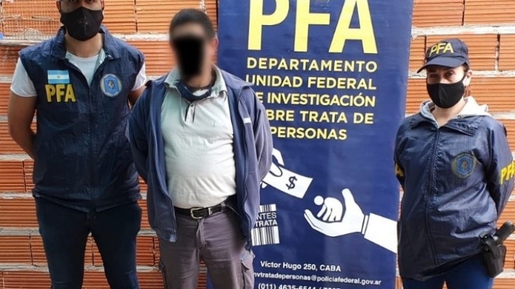 Detuvieron a un hombre acusado de distribuir pornografía  infantil